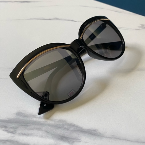 Vintage-Inspired Oversized Cat Eye Sunglasses - Picture 2 of 5